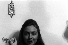Dân Mỹ “phát sốt” với ảnh bà Hillary Clinton thời sinh viên