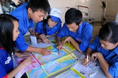 Tạm gác niềm đam mê World Cup để tiếp sức mùa thi