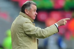 Hitzfeld từ giã sự nghiệp cầm quân sau thất bại của Thụy Sĩ