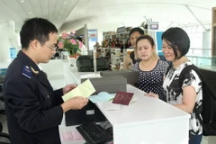 [Photo] Hơn 30 tỷ đồng hoàn thuế GTGT cho người nước ngoài