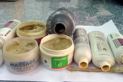 [Photo] Bắt giữ lô hàng tiền chất sản xuất ma túy đá tại TP.HCM