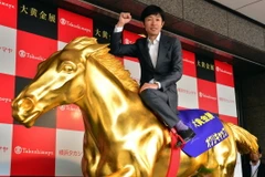 [Photo] Hãng Takashimaya khai mạc triển lãm vàng ở Tokyo