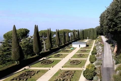 Giáo hoàng cho mở cửa lâu đài nổi tiếng Gandolfo 