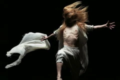 Biểu diễn múa đương đại kỷ niệm 40 năm quan hệ Việt-Nhật