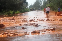 Vỡ hồ chứa 1.000m3 nước thải khai thác titan ở Bình Thuận