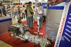 Bất chấp cấm vận từ Mỹ, Cuba vẫn đang trên đường hội nhập ra thế giới. Trong ảnh là hội chợ thương mại thường niên lớn nhất ở Cuba mang tên FIHAV 2013 diễn ra tuần trước (Nguồn: AFP/TTXVN)