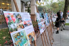 Nghệ sỹ nhiếp ảnh Nguyễn Á tổ chức triển lãm kép tại trung tâm Hà Nội