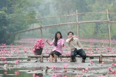 Ca sỹ Lê Minh Ngọc và bạn diễn Doãn Hoàng trong phim. (Ảnh: Hòa Nguyễn/Vietnam+)