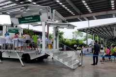 Tỉnh Thái Bình tổ chức tiêm vaccine phòng COVID-19 bằng xe lưu động cho công nhân. (Ảnh: Thế Duyệt/TTXVN)