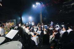 Chương trình có sự tham gia của dàn nhạc giao hưởng Maius Rhapsody Philharmonic. (Ảnh: VTV)