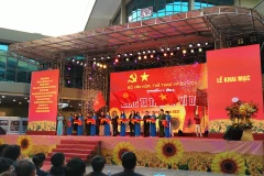 Các đại biểu cắt băng khai mạc triển lãm chiều ngày 18/1. (Ảnh: Minh Thu/Vietnam+)