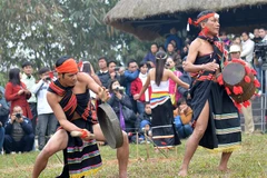 Khách tham quan phiên chợ sẽ được hòa cùng các điệu dân ca, dân vũ. (Ảnh: Vinaculto)