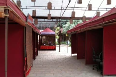 Các lều cho chữ thư pháp tại khu vực Hội chữ Xuân đóng cửa. (Ảnh: Minh Thu/Vietnam+)