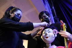 Ngay khi thành phố nới lỏng giãn cách, nghệ sỹ các nhà hát đang gấp rút chuẩn bị để trở lại phục vụ khán giả. (Ảnh: Nam Nguyễn/Vietnam+)