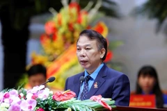 Phó Chủ tịch Tổng Liên đoàn lao động Việt Nam Mai Đức Chính trình bày Báo cáo tổng hợp kiến nghị của cán bộ, công chức, viên chức, công nhân lao động và tổ chức Công đoàn với Đảng, Nhà nước. (Ảnh: TTXVN)