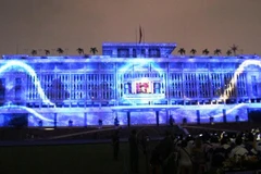 Màn trình diễn ánh sáng kết thúc Năm Pháp tại Việt Nam 