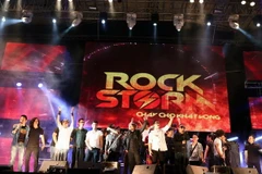 Rockstorm "cháy" trong màn mưa lạnh thành phố sông Hàn