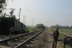 Thông tuyến đường sắt sau vụ tàu hỏa đâm ôtô ở Vĩnh Phúc