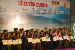 Vinh danh những học sinh dân tộc thiểu số xuất sắc năm 2014