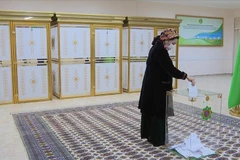 Cử tri Turkmenistan đi bỏ phiếu bầu cử Quốc hội. (Nguồn: Anadolu)