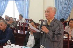 Người dân đóng góp ý kiến vào dự thảo Luật Đất đai (sửa đổi). (Ảnh: Tường Quân/TTXVN)