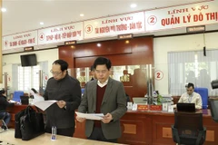 Đoàn công tác Ban Chỉ đạo cải cách hành chính của Chính phủ kiểm tra Bộ phận một cửa của thành phố Cao Bằng, tỉnh Cao Bằng. (Ảnh: Chu Hiệu/TTXVN)