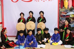 Các em thiếu nhi câu lạc bộ Quan họ măng non xã Hoàn Sơn, huyện Tiên Du, tỉnh Bắc Ninh trong một buổi sinh hoạt. (Ảnh: Thanh Thương/TTXVN)