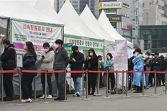 Một điểm xét nghiệm COVID-19 ở Seoul, Hàn Quốc. (Ảnh: AFP/TTXVN)