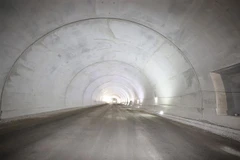 Hầm Dốc Sạn thuộc Dự án thành phần đầu tư xây dựng Nha Trang-Cam Lâm. (Ảnh: Dương Giang/TTXVN)