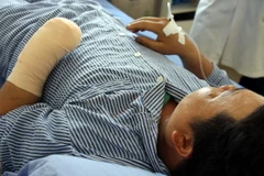 Bệnh nhân đang được điều trị tại bệnh viện. (Ảnh: Diệp Anh/TTXVN)