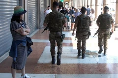 Binh sỹ Italy tuần tra tại Milan. (Nguồn: EPA/TTXVN)