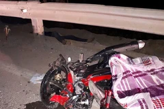 Xe khách tông thẳng xe máy chở 3 học sinh, 2 người chết tại chỗ