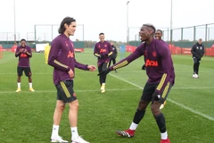 Cavani (trái) tập luyện cùng đồng đội nhưng nhiều khả năng sẽ không ra sân đấu PSG. (Nguồn: Getty Images)