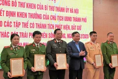 Hà Nội: Biểu dương các đơn vị triệt phá vụ khai thác cát trái phép 