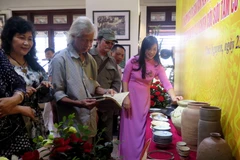 Bảo tàng tỉnh Thái Nguyên tiếp nhận 75 đơn vị hiện vật có giá trị lịch sử văn hóa. (Ảnh: Thu Hằng/TTXVN)