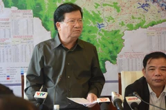 Phó Thủ tướng Chính phủ Trịnh Đình Dũng chủ trì cuộc họp tại Ban Chỉ đạo tiền phương ứng phó bão số 9 (đặt tại thành phố Đà Nẵng). (Ảnh: Văn Dũng/TTXVN)