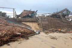 Có 9/18 ngôi nhà và quán ăn ở Bãi tắm xã Gio Hải, huyện Gio Linh bị đổ sập trên 50%. (Ảnh: TTXVN phát)