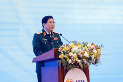 Đại tướng Ngô Xuân Lịch, Ủy viên Bộ Chính trị, Phó Bí thư Quân ủy Trung ương, Bộ trưởng Quốc phòng Việt Nam phát biểu chào mừng. (Ảnh: Dương Giang/TTXVN)
