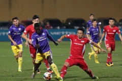 Viettel và Hà Nội FC (áo tím) chia điểm sau trận cầu căng thẳng. (Ảnh: Hiển Nguyễn/Vietnam+)