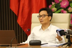 Phó Thủ tướng Vũ Đức Đam chủ trì cuộc họp chiều 2/11. (Ảnh: Dương Giang/TTXVN)