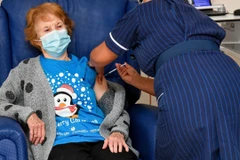 [Video] Anh ghi nhận các ca dị ứng sau tiêm vắcxin COVID-19