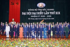 Ban Chấp hành Đảng bộ tỉnh Bắc Giang khóa XIX, nhiệm kỳ 2020-2025 ra mắt Đại hội. (Ảnh: Doãn Tấn/TTXVN)
