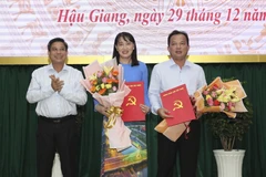 Hậu Giang tổ chức trao các quyết định về công tác cán bộ
