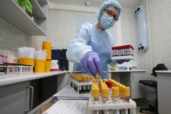 Hãng Eli Lilly dừng thử nghiệm thuốc điều trị COVID-19 bằng kháng thể