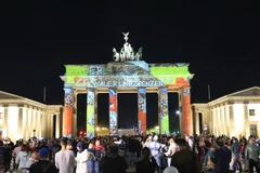Lễ hội ánh sáng tại Berlin kỷ niệm 30 năm tái thống nhất nước Đức