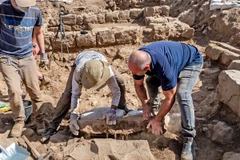 Phát lộ phiến đá đánh dấu ranh giới có niên đại 1.700 năm ở Israel