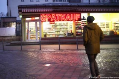 Berlin áp đặt lệnh giới nghiêm, châu Âu ngăn làn sóng lây nhiễm mới