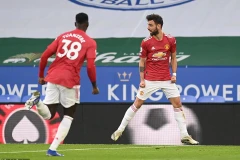 M.U hai lần dẫn trước nhưng vẫn phải chia điểm trước Leicester. (Nguồn: Reuters)