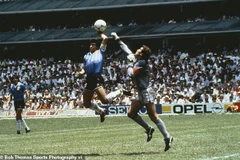 Những hình ảnh đáng nhớ về huyền thoại bóng đá Diego Maradona