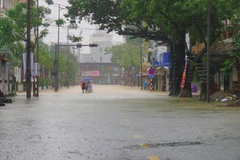 Nhiều tuyến đường tại thành phố Huế bị ngập từ 0,3-1m. (Ảnh: Tường Vi/TTXVN)